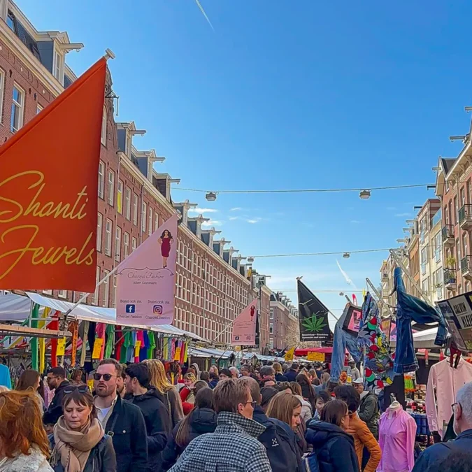 De-Albert-Cuypmarkt-in-Amsterdam