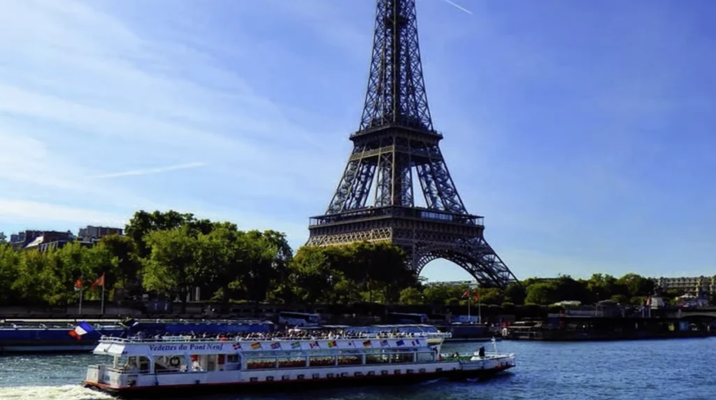 Rundfahrt auf der Seine in Paris