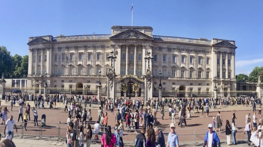Buckingham Palace in london