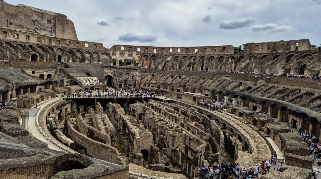 Het belvedère in het Colosseum, Het Colosseum in Rome van binnen