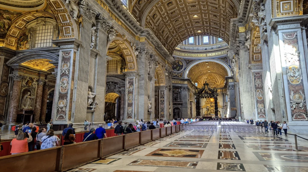Petersdom in Rom von innen