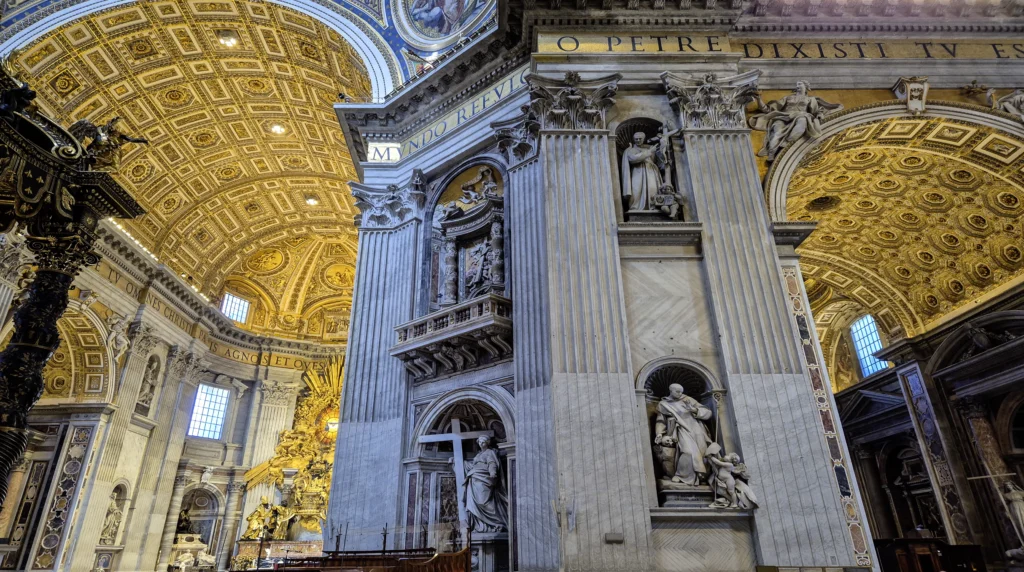 Petersdom in Rom von innen aus