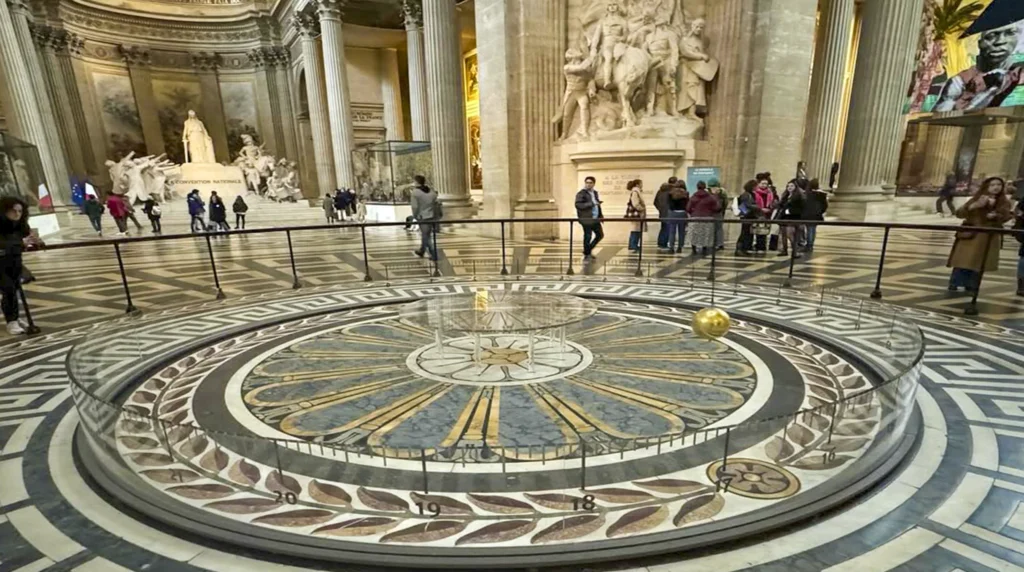 Foucault’s slinger - pantheon-paris