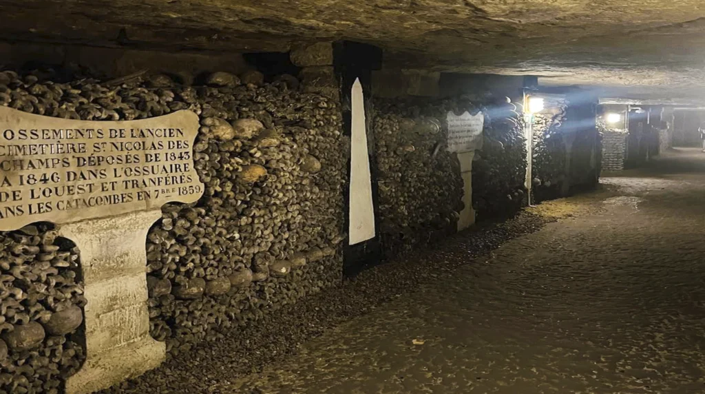 Catacomben van Parijs
Catacombs of Paris
Katakomben von Paris