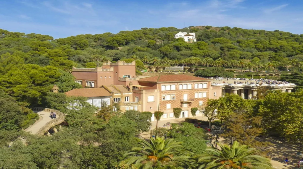 Park Güell-Torre Rosa-barcelona