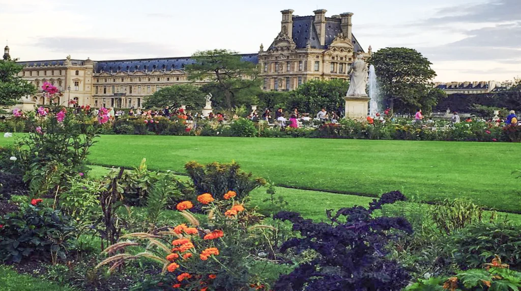 Tuinen van het Louvre Jardin des Tuileries Tuinen bij het Louvre in Parijs