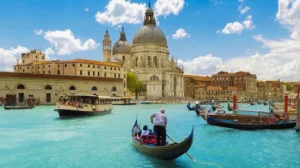 Gondola ride in Venice, City trip to Venice, City break to Venice, Visit Venice