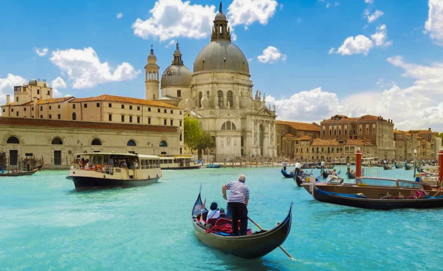 Gondelvaart in Venetië