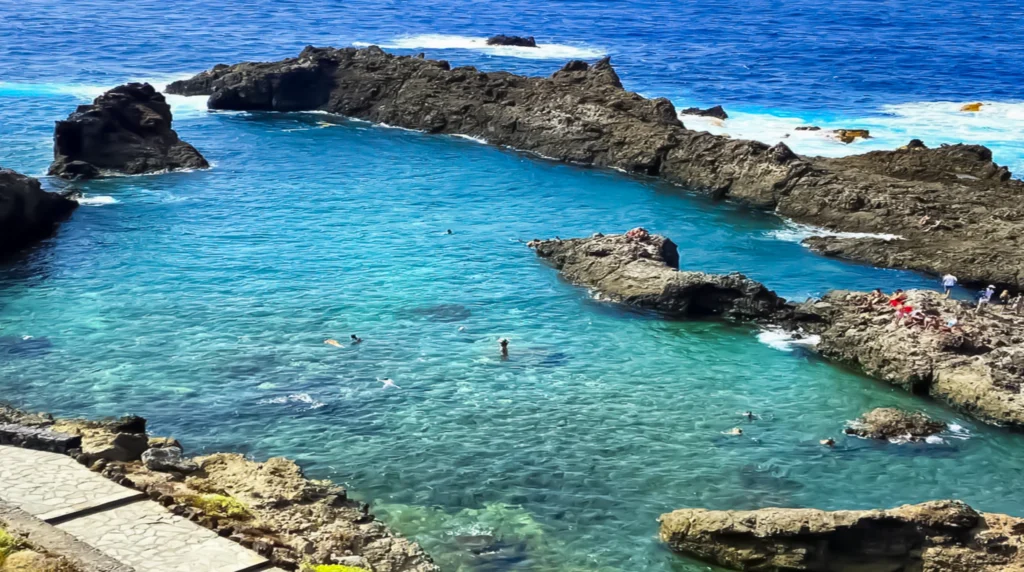 Natuurlijke zwembaden op Tenerife Natural 
pools in Tenerife 
Natürliche Pools auf Teneriffa
Charco del Viento