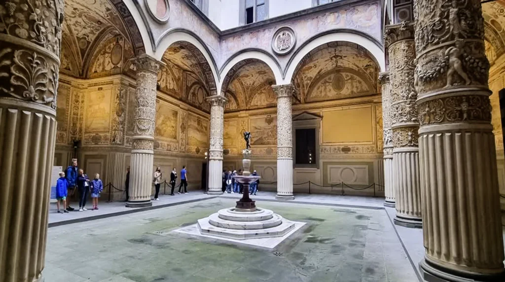 binnenplaats van Michelozzo-Palazzo Vecchio-Florence